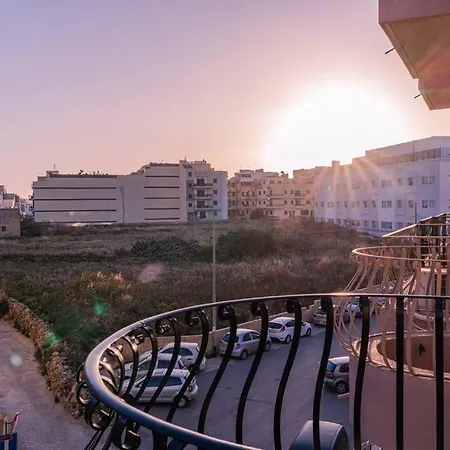 Sea-view 1 Bedroom -sleeps 4 Lägenhet Marsaskala