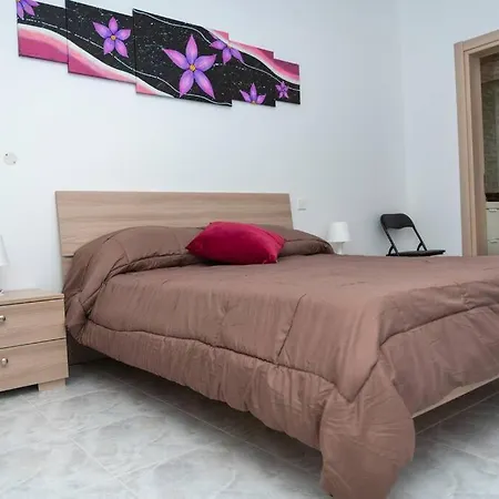 Sea-view 1 Bedroom -sleeps 4 *