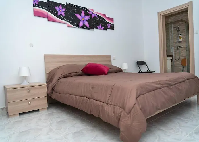 Sea-view 1 Bedroom -sleeps 4 *