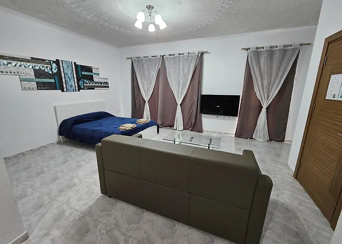 Sea-view 1 Bedroom -sleeps 4 *