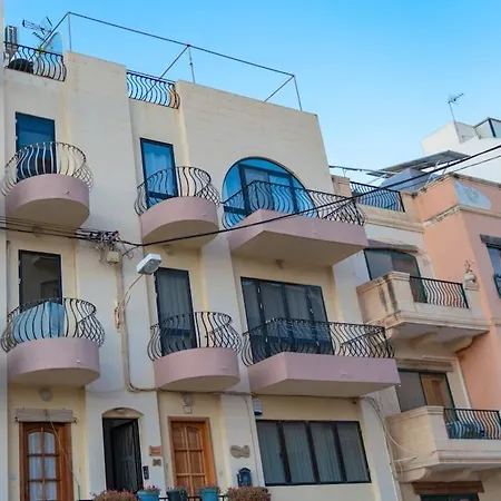 Sea-view 1 Bedroom Apt -sleeps 4