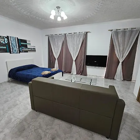 Sea-view 1 Bedroom -sleeps 4 *